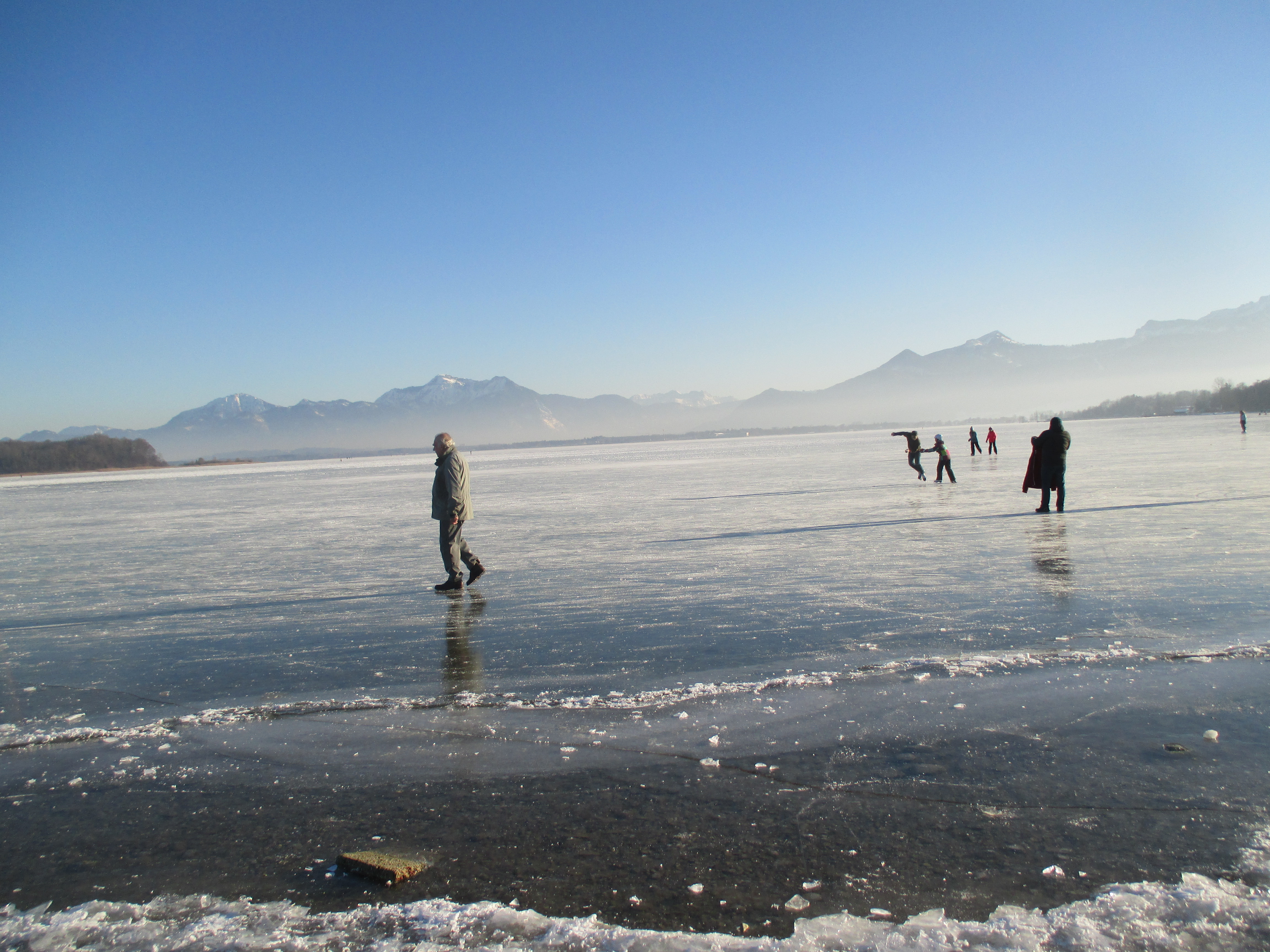 27.Januar: auf dem Eis vor der Seepromenade Prien