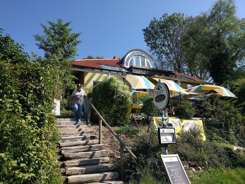 Renes Cafe am Uferweg in Arlaching