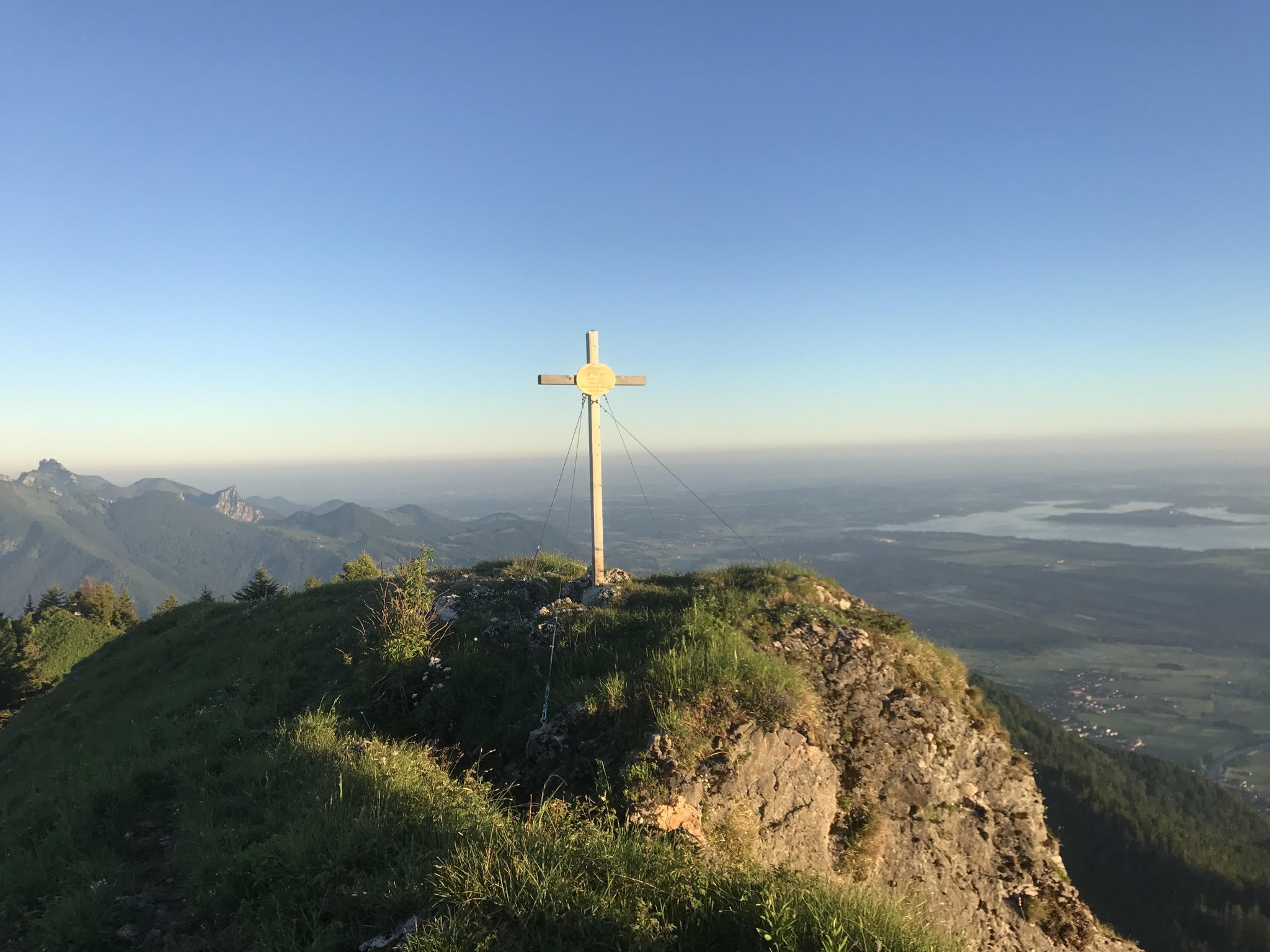 Blick vom Zwölferspitz hinüber zum niedrigeren Hochlerch