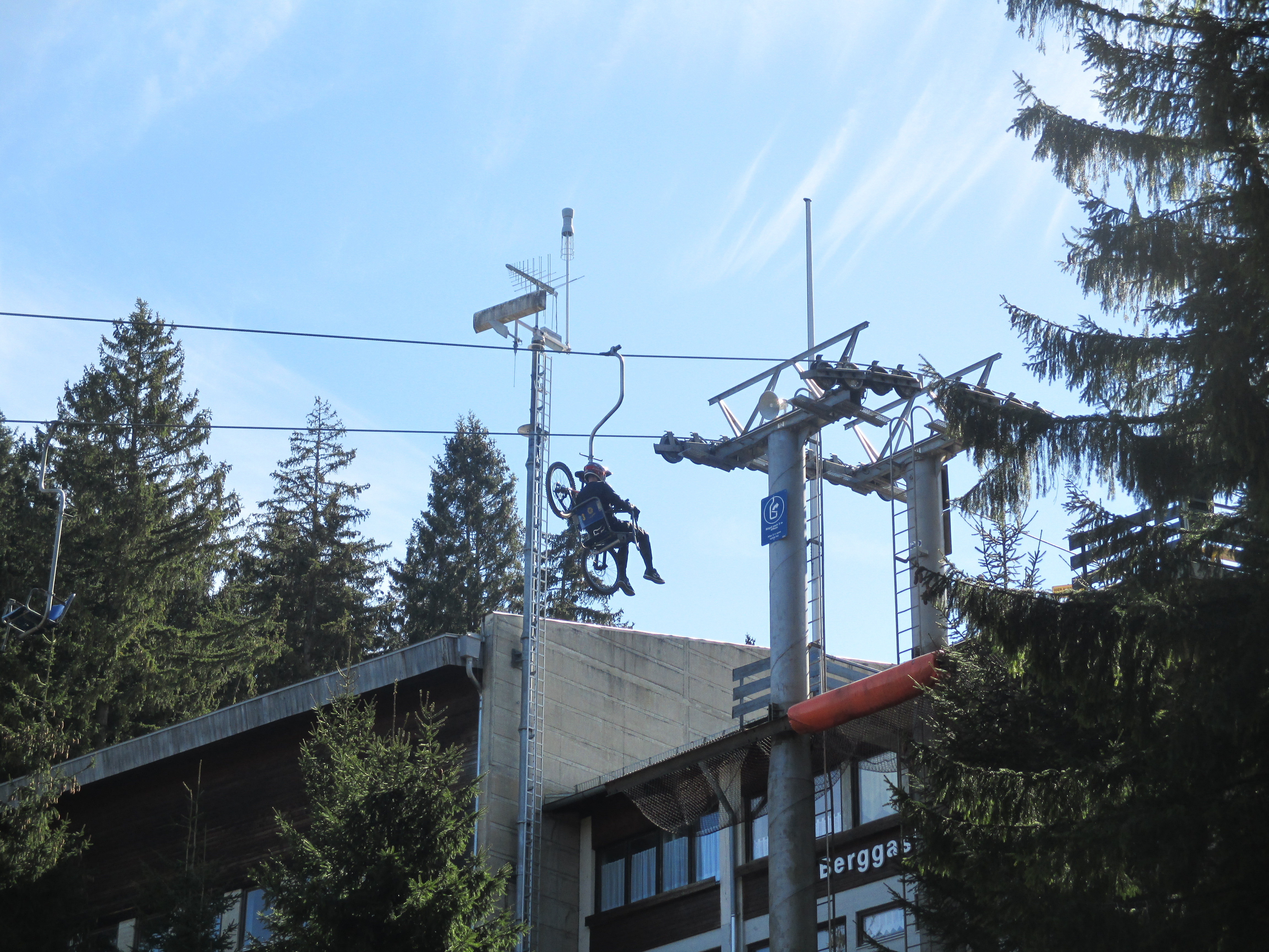 mit dem Mountainbike auf dem Weg zur Mittelstation Hochries