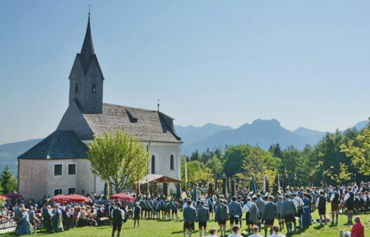 Inngau-Trachtler-Wallfahrt nach Maria Schwarzlack (Foto: Hötzelsberger, Samerberger Nachrichten)