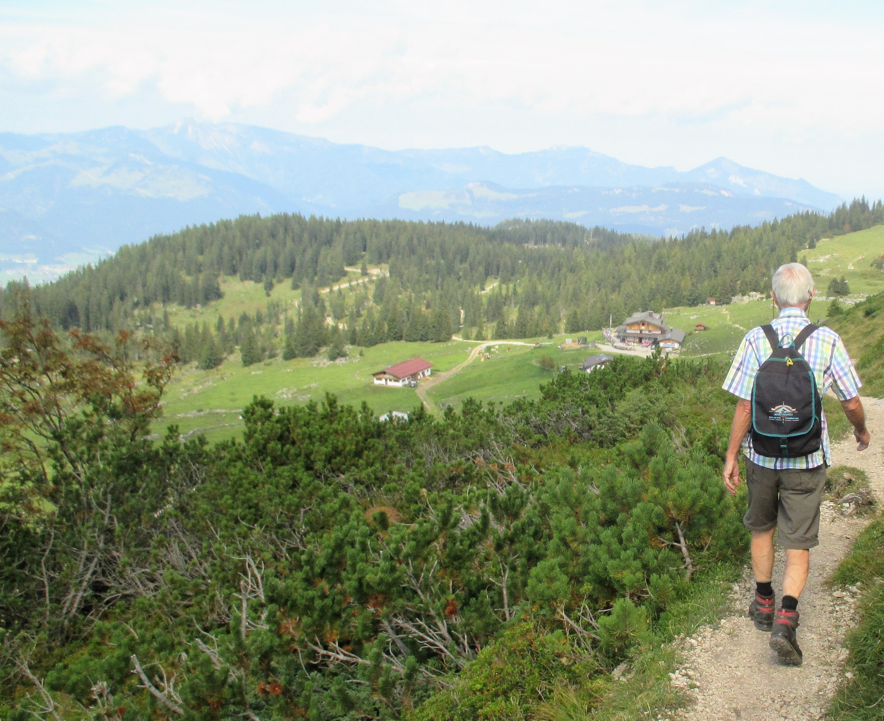 auf dem Weg zum Fellhorn, unten die Straubingerhütte