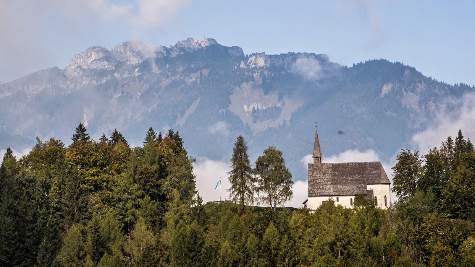 die Streichenkirche vor der Kampenwand