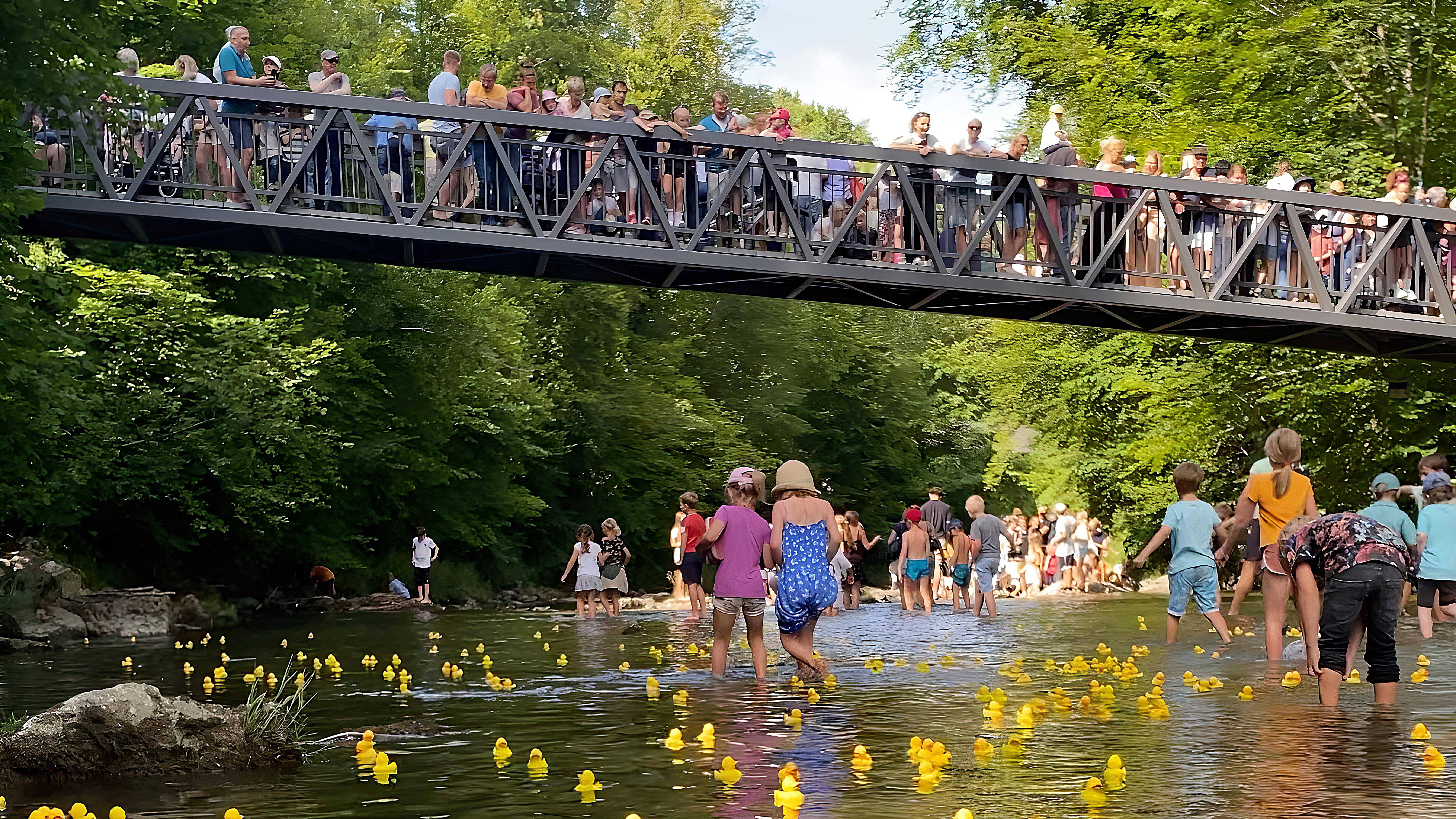 Beim diesjährigen Priener Kindersommer Fest wurde das Rennen um die schnellsten Enten von zahlreichen Zuschauerinnen und Zuschauern begleitet.
Bildrechte: Markt Prien a. Chiemsee Beim diesjährigen Priener Kindersommer Fest wurde das Rennen um die schnellsten Enten von zahlreichen Zuschauerinnen und Zuschauern begleitet.
Bildrechte: Markt Prien a. Chiemsee